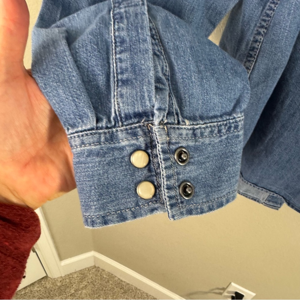 Gap ladies Denim Button-Up Jean shirt - Picture 3 of 8